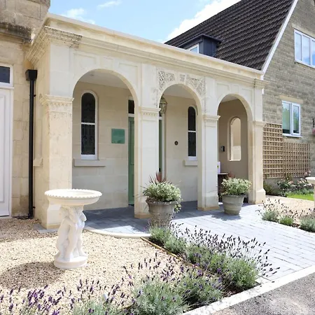 Tyndall Villa Boutique B&B-2